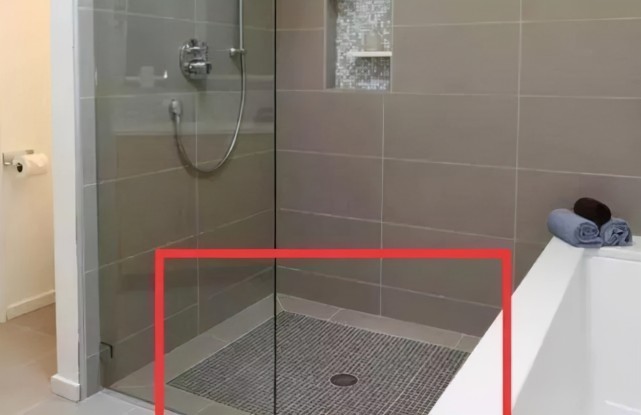 越来越多人卫生间不做斜坡了,当下流行这么做,50年不漏水