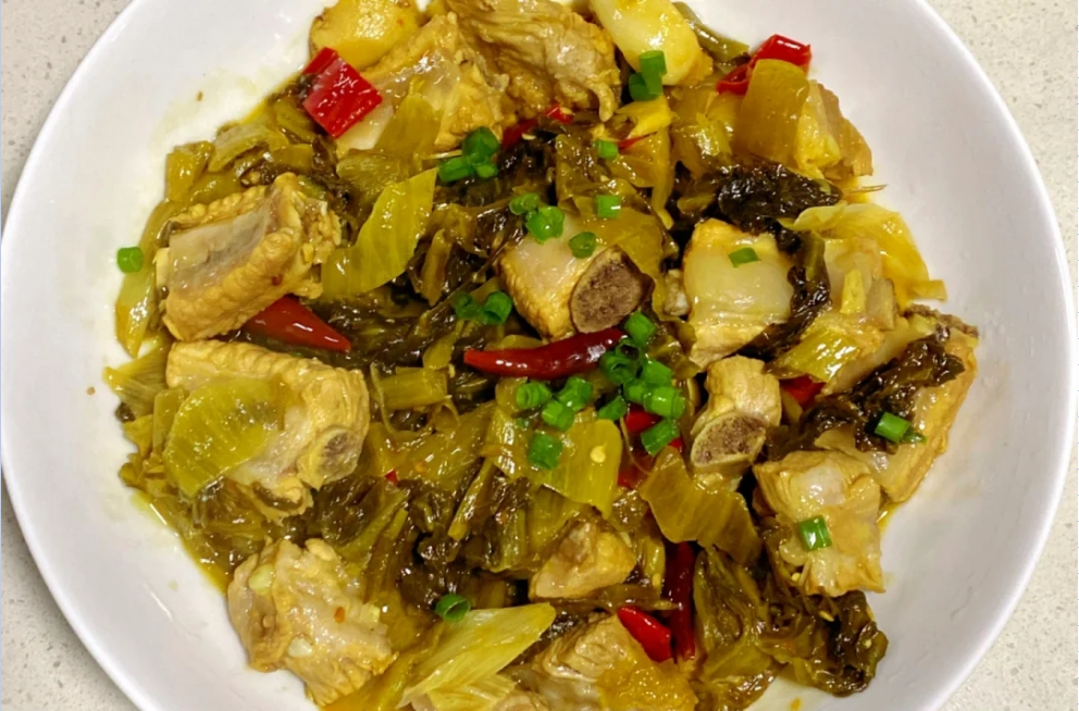 天冷了，湖北人经常吃这菜，简单易学，解馋又下饭，太香了