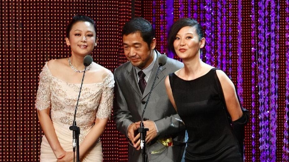 徐帆|陈红徐帆世纪同框，一个自信一个自卑，颜值和气质差距一目了然！