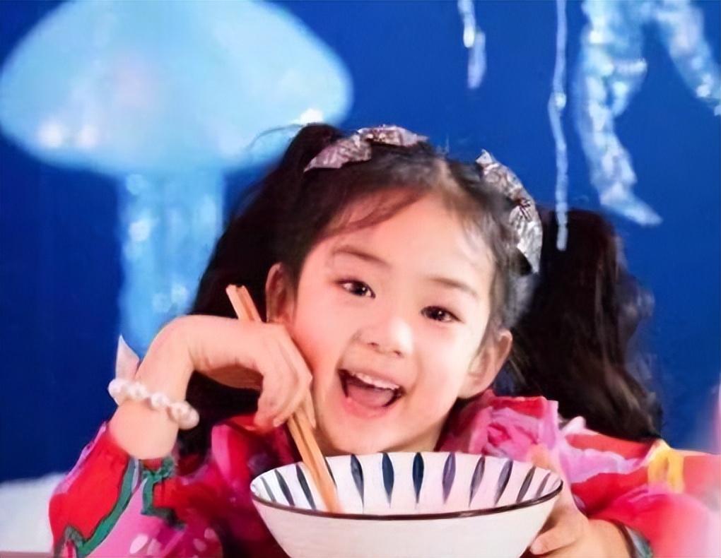 戚薇|戚薇二胎产后露面，因崴脚导致月子全程坐轮椅，努力减肥月瘦15斤