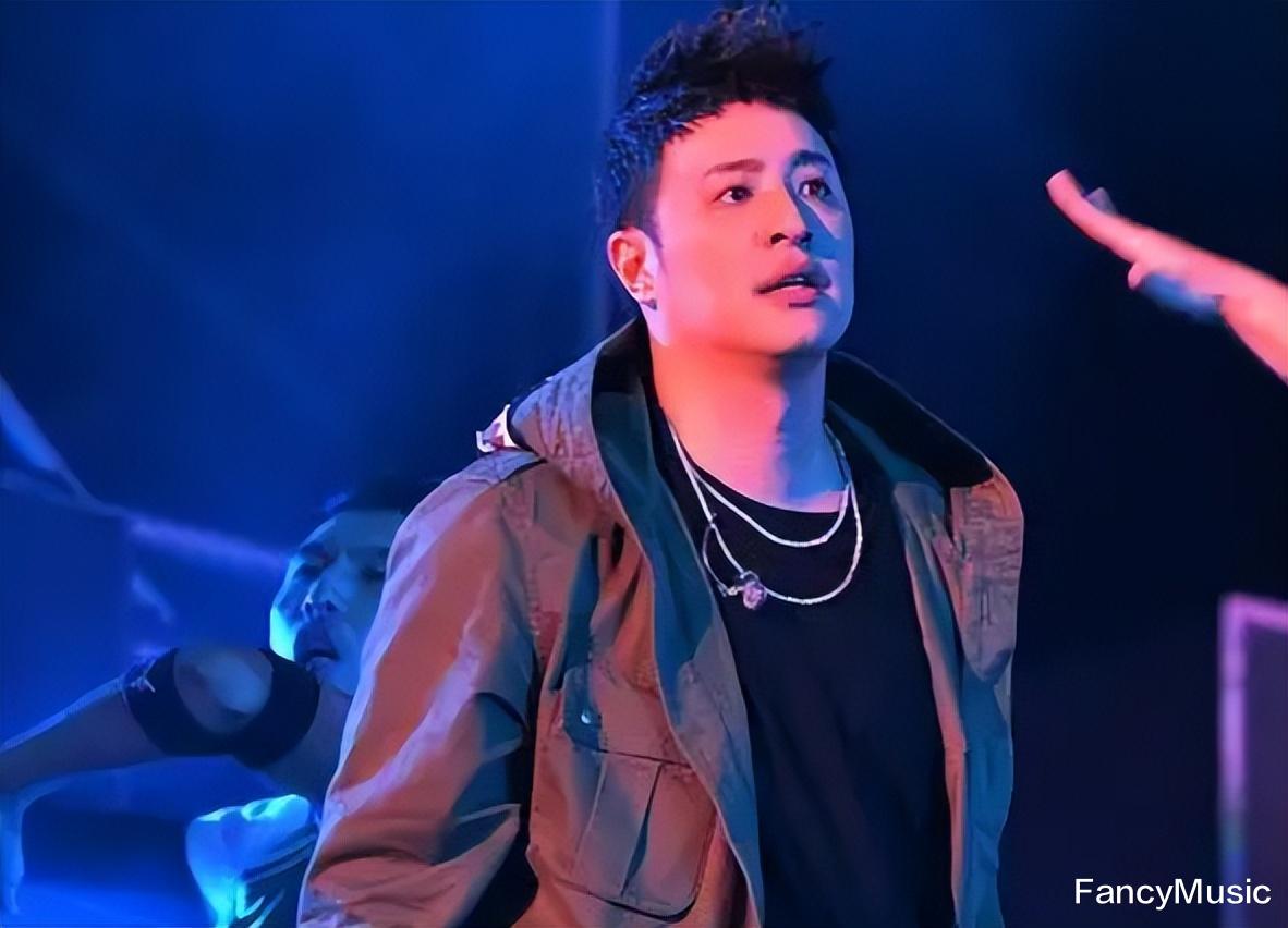 披哥2 《披哥2》火热来袭，有人秀8块腹肌，有人瘦到认不出，零油腻