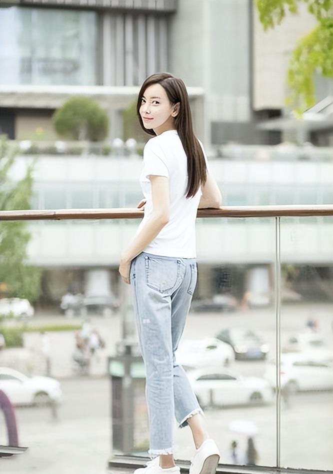 苹果 于文文长得不差，但为何她声音的识别度，远远好于本人的识别度？