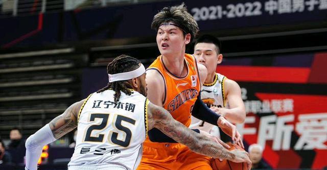 王哲林|上海更衣室事件曝光！王哲林大骂郭少 罗汉琛添油加醋 一人被处分