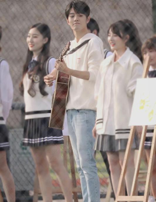 肖战|肖战宋祖儿旧照被翻出，青春活力满满，CP感比杨紫还足？