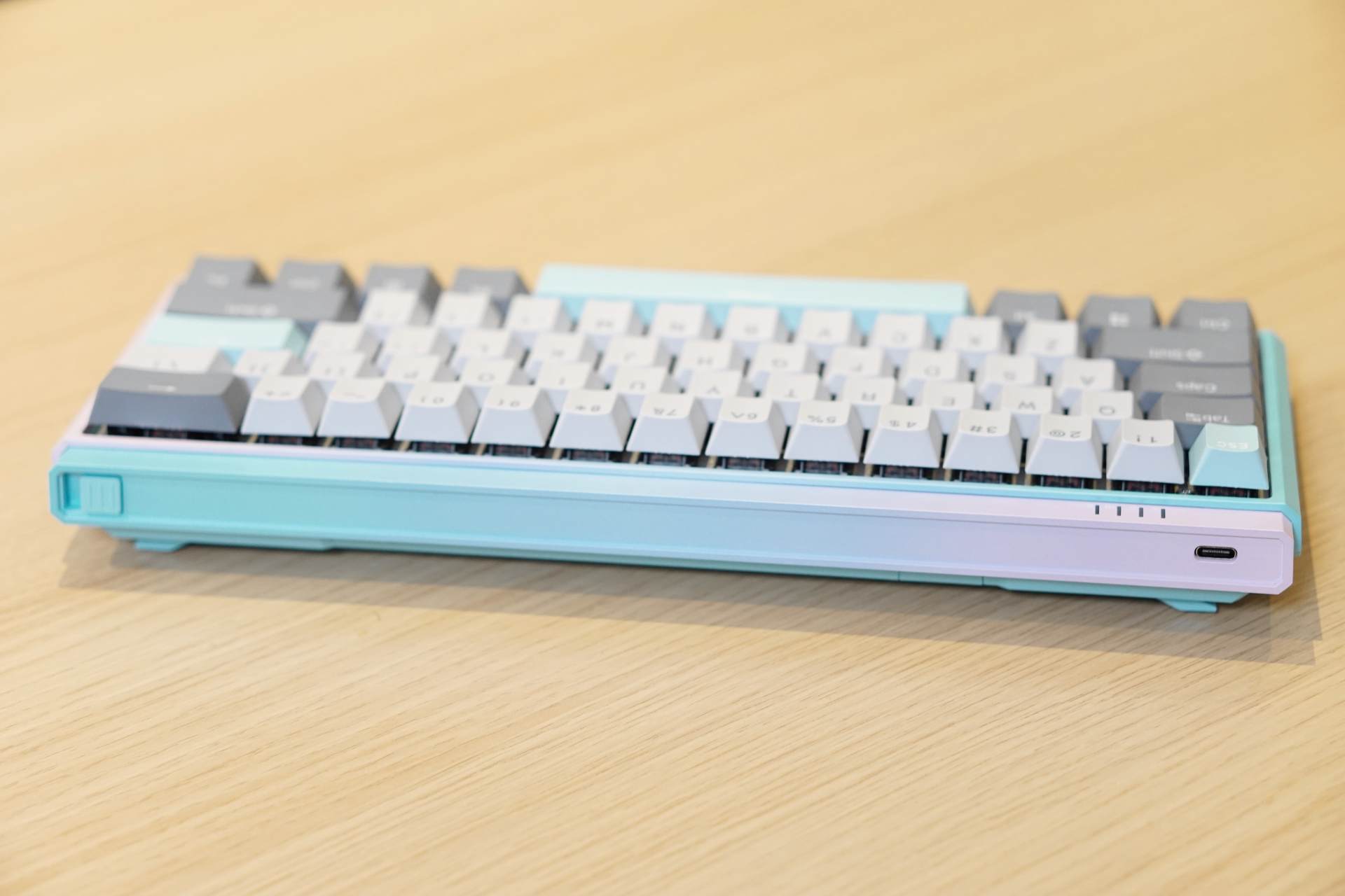 移动互联网|三模热插拔,小白的第一把客制化——杜伽K330W PLUS无线机械键盘