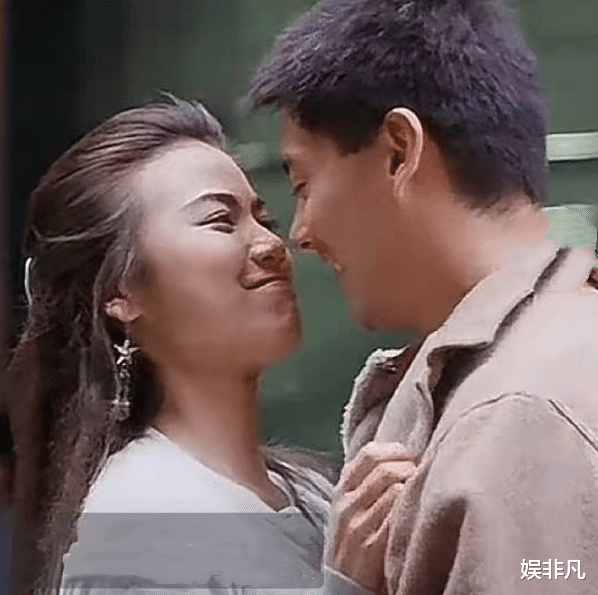 陈雅伦|艳星陈雅伦晒《龙凤茶楼》旧照，这部电影周星驰还在为她做配角