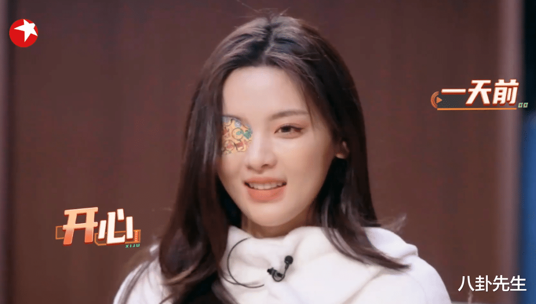 杨超越|《情景喜剧》开播：杨超越和金牌导演被夸上天，弹幕却吐槽不好笑