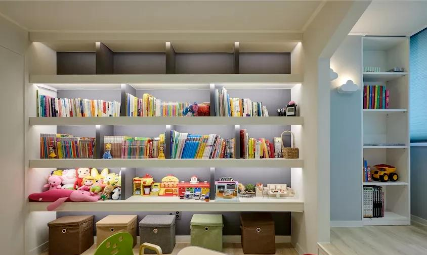 看看他家139平简约风公寓,坚持无主灯设计,墙面留白一尘不染