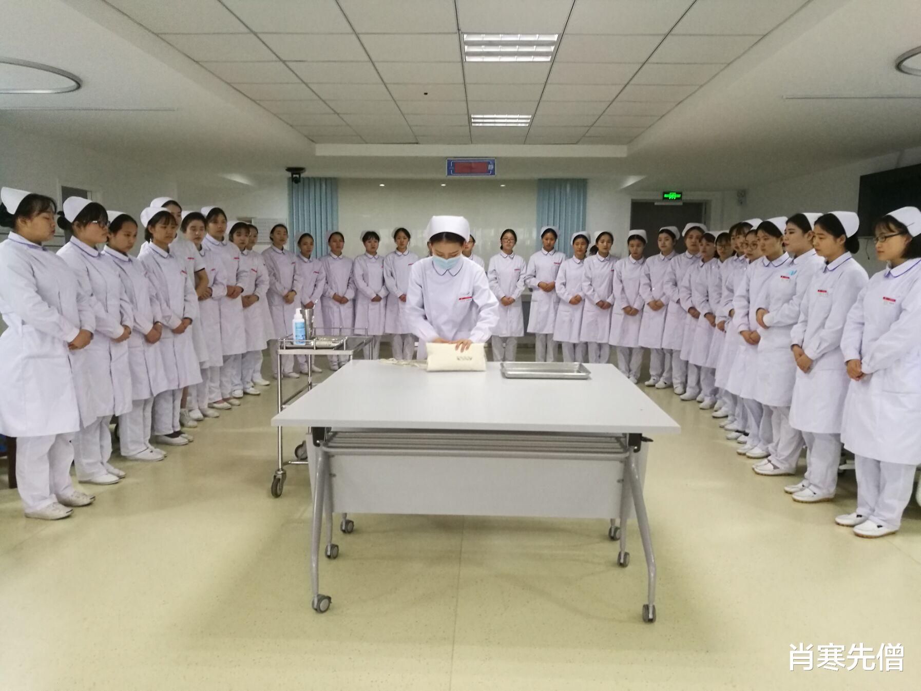 护士|相亲百次的37岁女护士：“如果职业会让我变成坏女人，那我辞职”