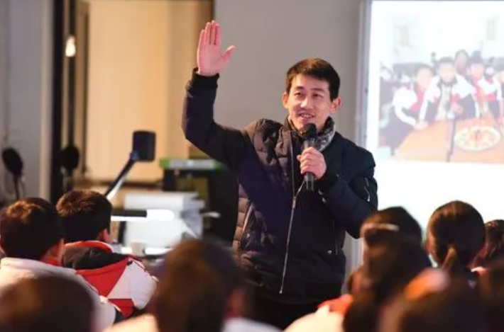 教师法|“男教师荒”将成为过去式?新教师法落地后,教师招聘将兼顾性别