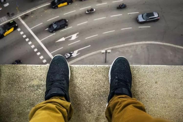 招聘|中学教师跳楼自杀，疑因遭领导掌掴，遭到领导不公正对待怎么办