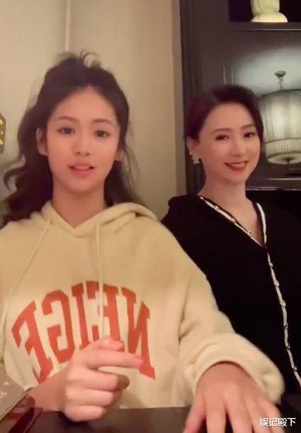 翁虹|翁虹老公是真年轻，五十岁的年纪三十岁的脸，一家三口颜值巨高！