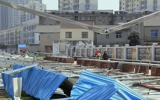 成都|彩钢瓦价格便宜安装简单,为何被禁?彩钢瓦房非拆不可?