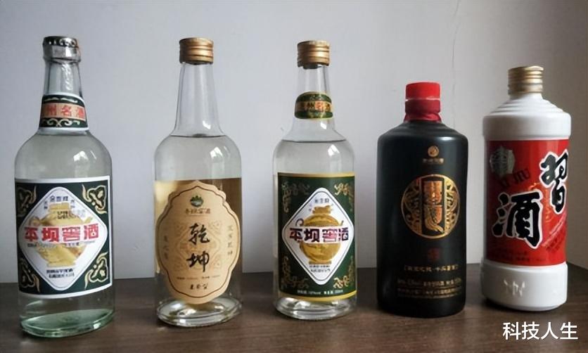 辽宁66岁大爷,大方晒家中酒库,内行人:这大爷不一般