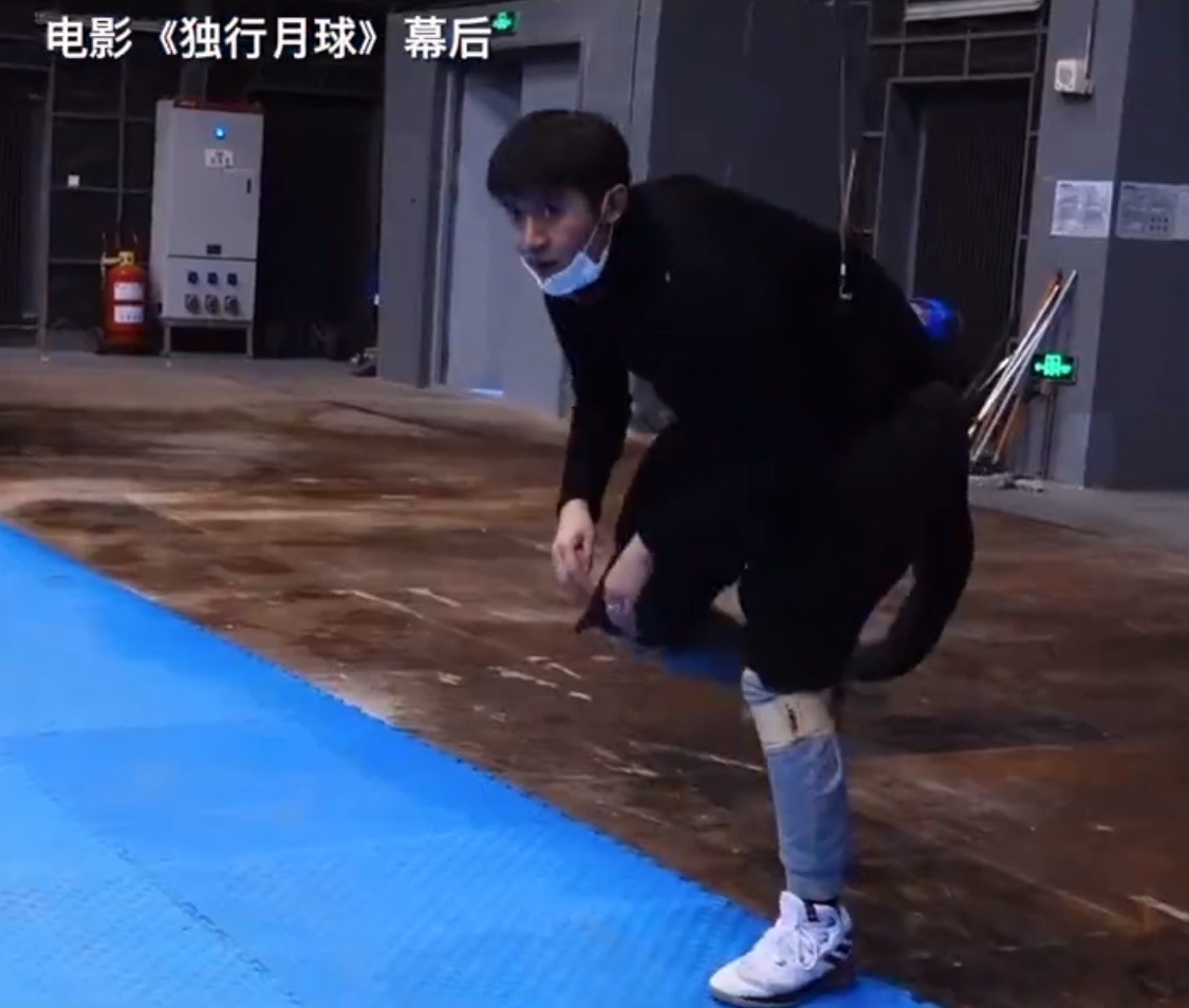 沈腾|全程没正脸，戏份却和沈腾一样多，《独行月球》这个配角才是惊鸿一瞥