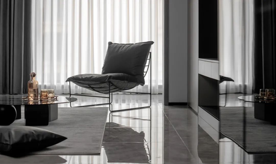 这个130m2黑白灰两居室，完美诠释了什么叫极简的高级感！