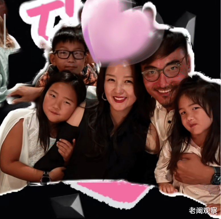 何洁|三个儿女长大了都像妈妈,何洁新年首晒全家福,一家五口超幸福