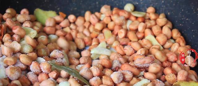 春季,猪肉牛肉靠边站,多吃“5菜2果”,营养祛肝火,越吃越精神