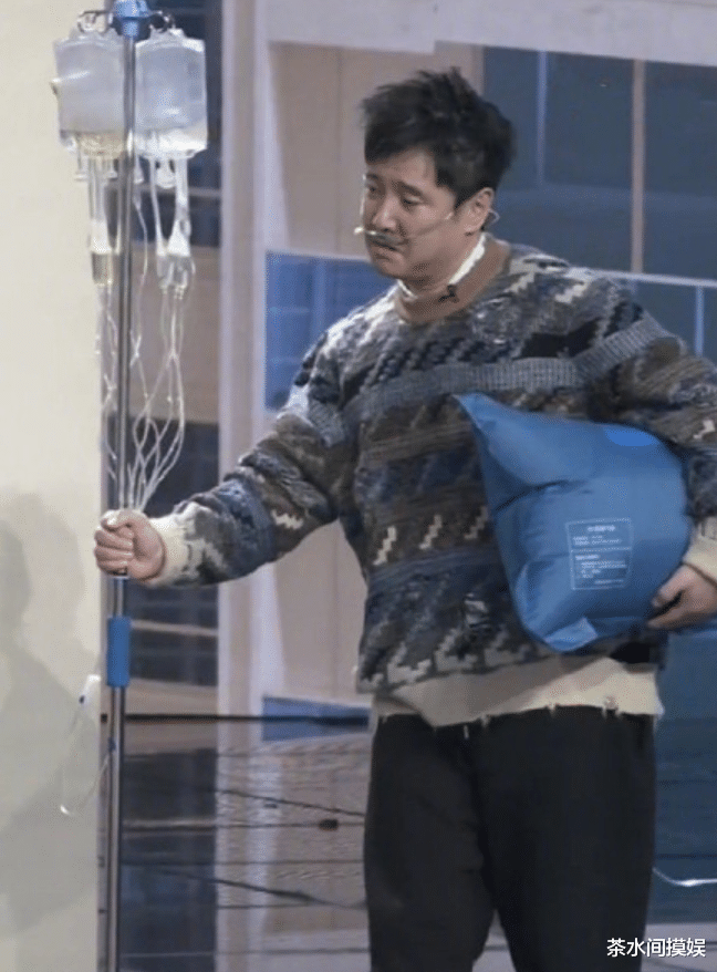 央视春晚|陈宝国戴口罩挖鼻孔，沈腾毛衣穿成买家秀，春晚亮点你看谁？