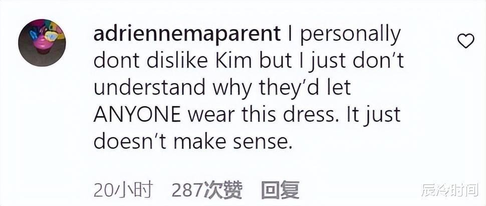 金·卡戴珊|梦露的礼服果然被卡戴珊撑坏了！布料扯坏、珠子脱落，被网友骂翻