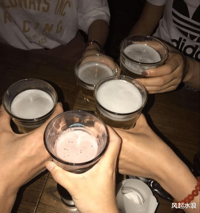 ?杭州醉酒少女坠河,三小伙挺身而出,警察却把三人铐上了