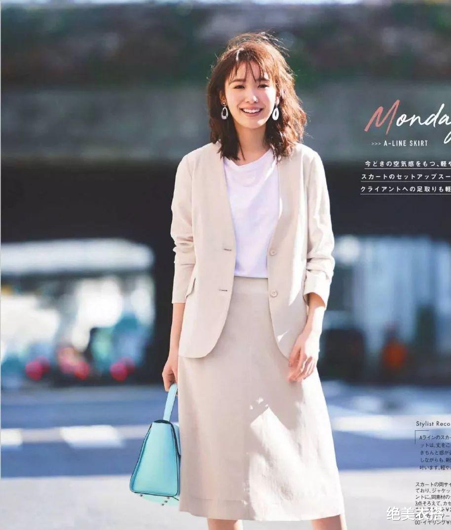 比米色优雅，比棕色显白，今夏的“裸肤色”凭什么火了？