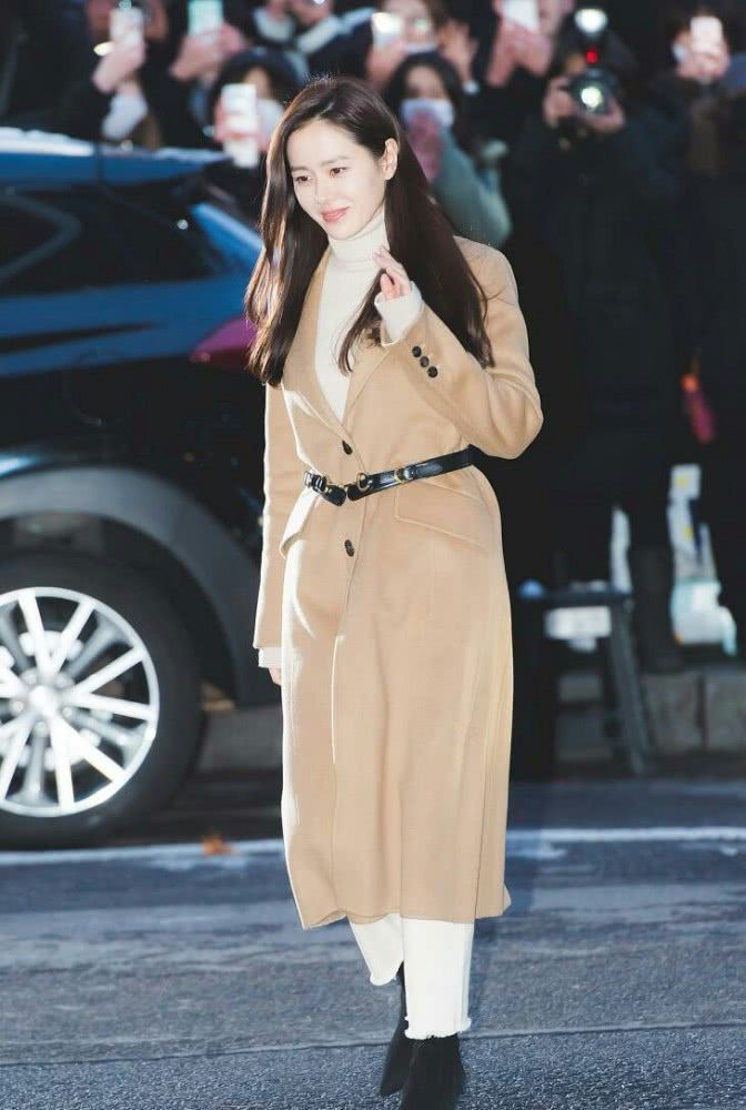 孙艺珍|孙艺珍夫妇温馨度蜜月，玄彬全程拿包似暖男，情侣极简风好飒