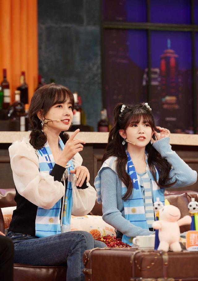 王冰冰|王冰冰赖美云同框笑容超甜！两大靓妹美得让人窒息