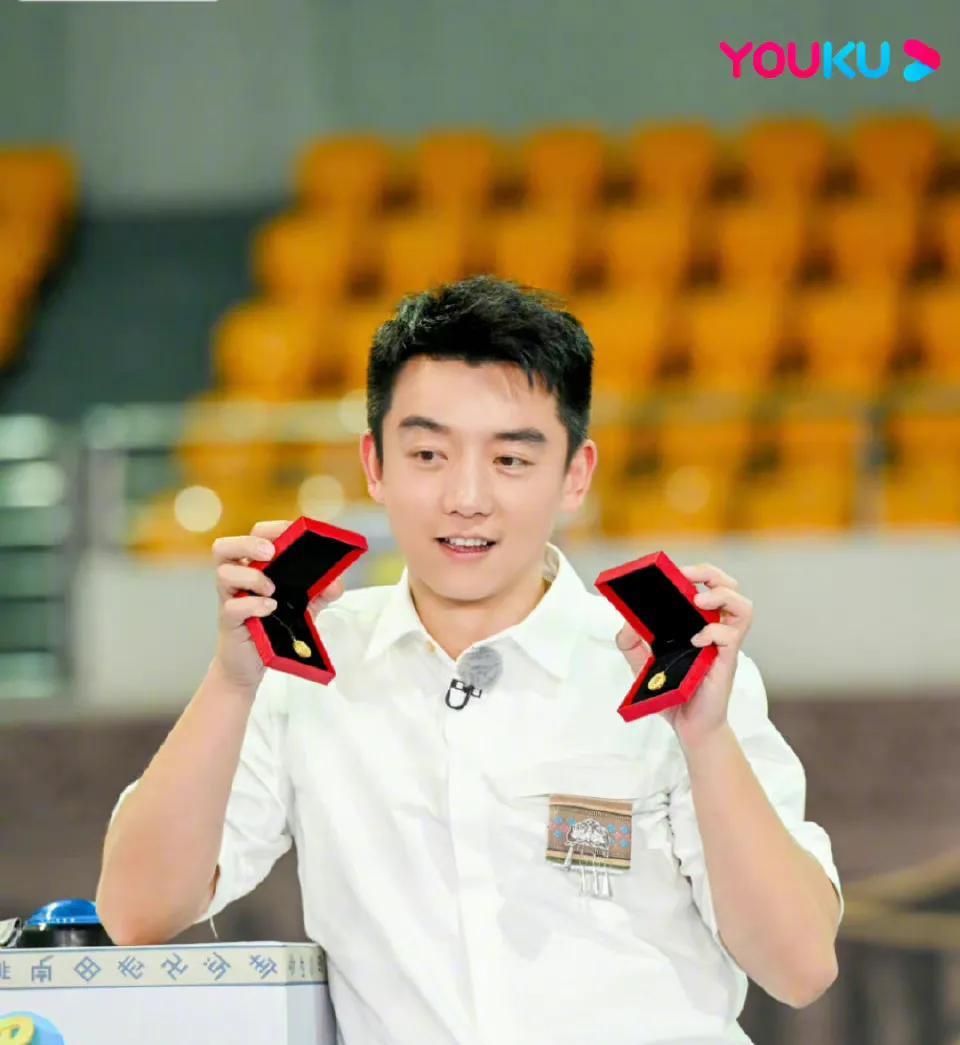 龚俊|6.16综:王心凌 杨幂 李斯丹妮 周深 龚俊 李宇春 刘宇 白鹿 陈伟霆