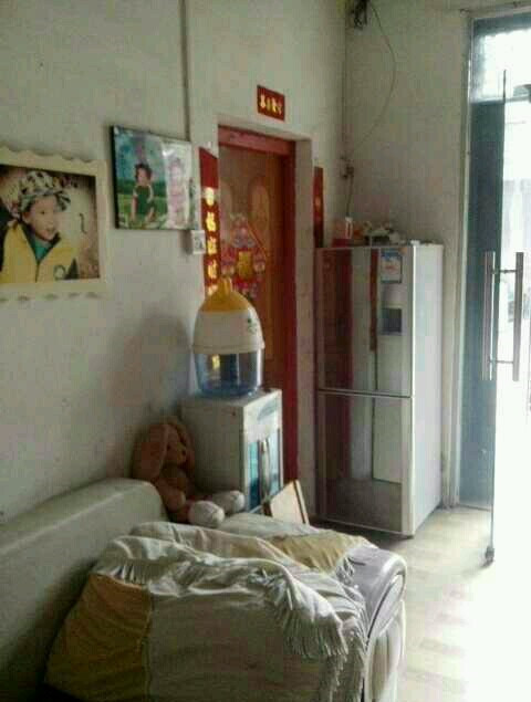 客厅|远嫁农村,婆家的房子又土又破,你们有谁见过比这更烂的房子?