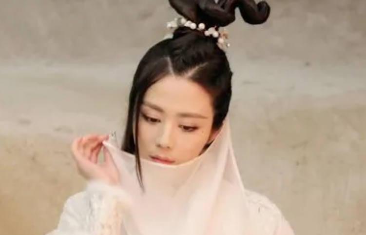 杨幂|《爱的二八定律》:但凡杨幂拉胯一点,都压不住这群“绝色”女配角们