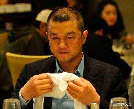 李亚鹏|年过半百的李亚鹏看着比老丈人还老,姑娘你看上他啥了?