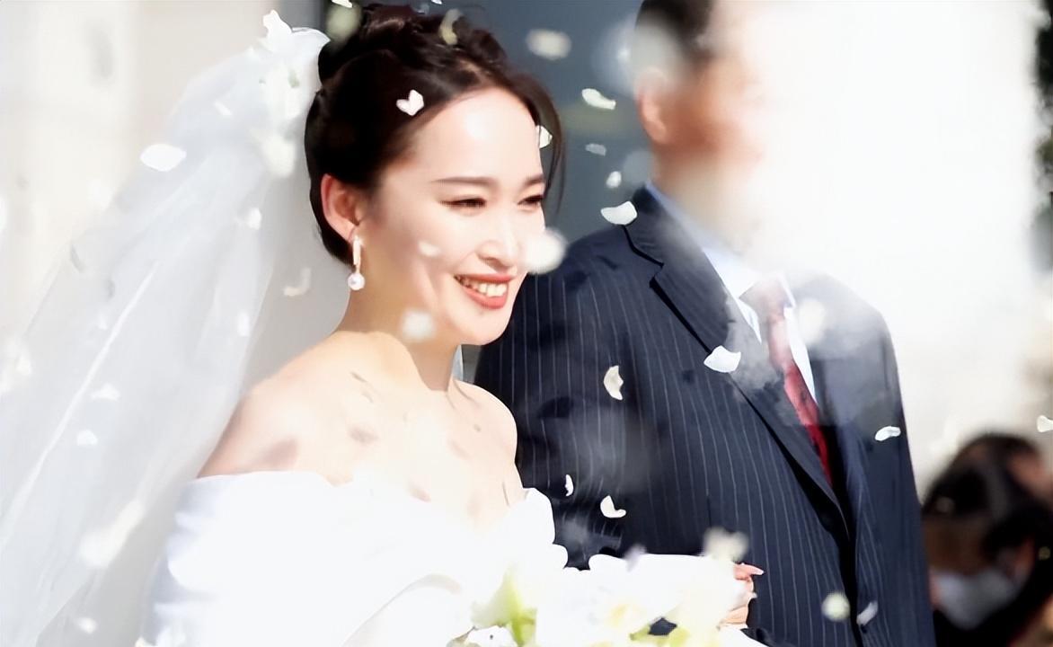 东方甄选|东方甄选YOYO大婚！董宇辉随礼8888，外甥女贾祎帧录祝福视频