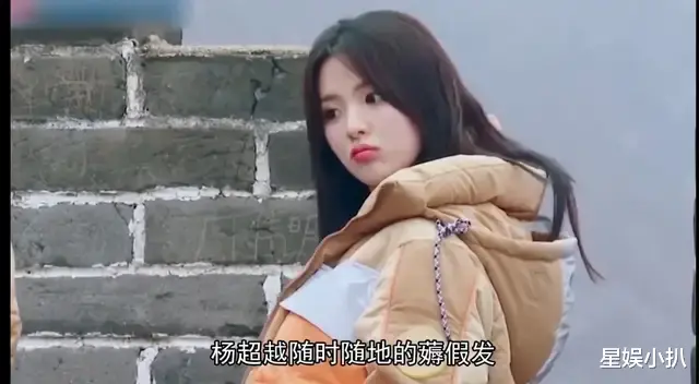 明星|肩膀打玻尿酸,腹肌靠手术,屁股靠垫,明星身上还有啥是真的?