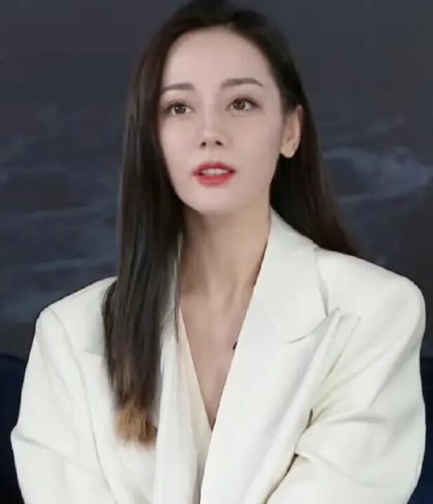 杨幂|双眼皮女明星这么好看。你适合哪种双眼皮