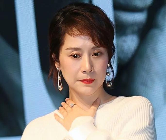 海清|嫁高中同学、很早就当妈,和黄磊演夫妻的海清,生活中是什么样?