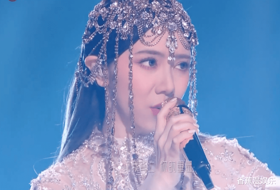 眼影 26位女星跨年争艳大戏:杨幂穿貂,杨紫撩开刘海,一个比一个有招