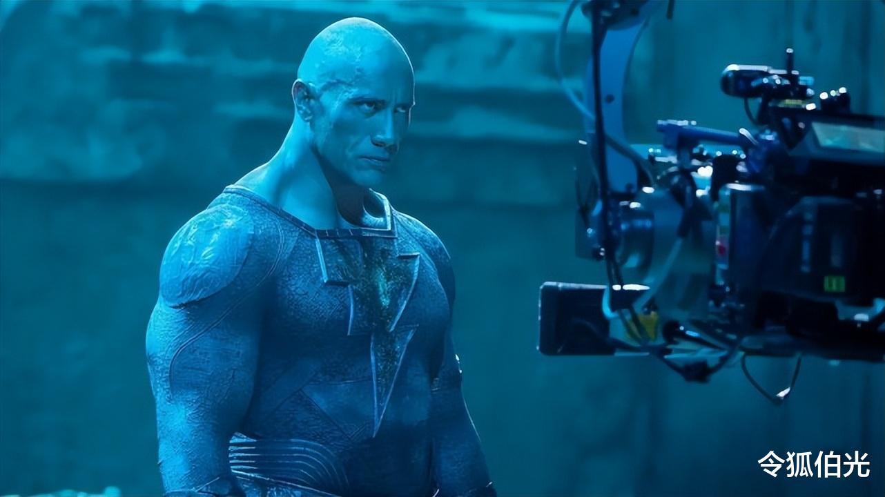 电影|同样都是剧情简单，把《黑亚当》和《海王》一对比，差距就出来了