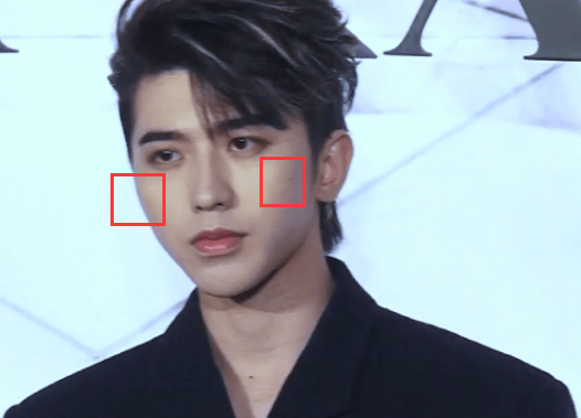 蔡徐坤|24岁蔡徐坤现身商演！骨感明显略成熟，希林娜卷发亮相显时髦