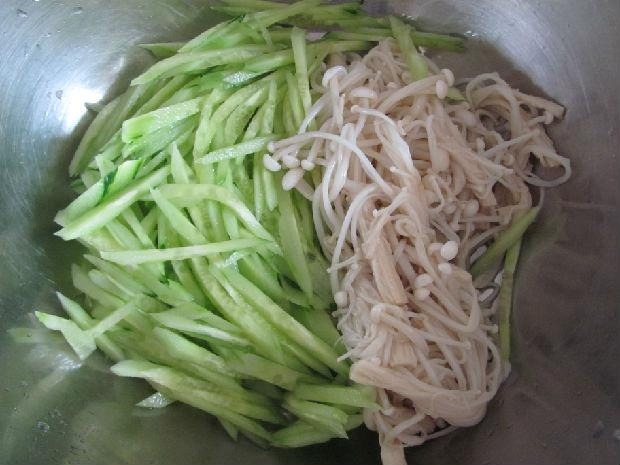 金针菇这样凉拌吃，味道真不错，美味家常菜