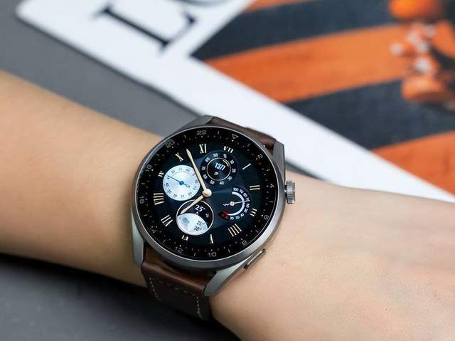 Twitter|是不是大号手环一探就知：华为OPPO三星谁才是“真智能”？