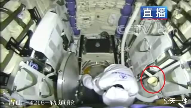 神舟十五号“卫生间”曝光,原来在这里,阿波罗飞船没太空马桶?