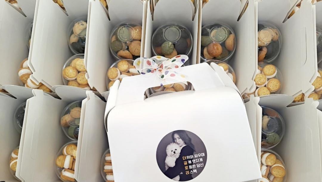 宋慧乔|宋慧乔上传造型师好友送来的应援礼物,乔妹在头像饼干上打了问号