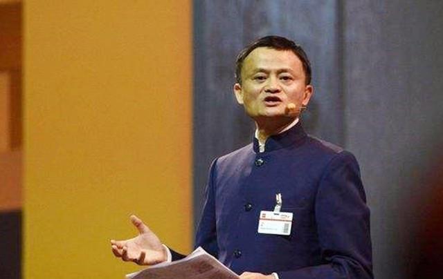 马云|马云赴西点军校演讲,收到一张小纸条问题尖锐,回答令军官鼓掌