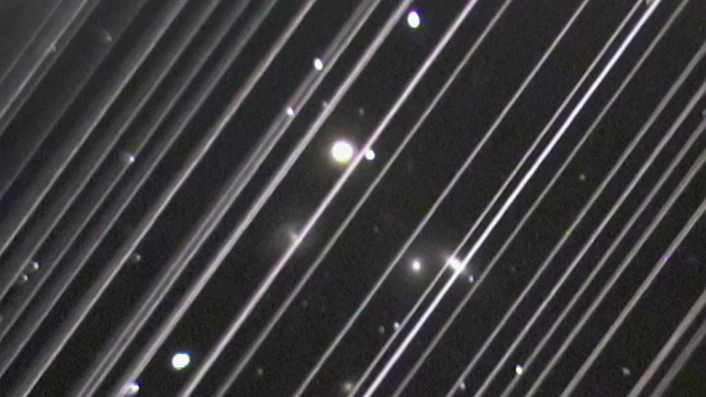 星链列车,是天文新奇观,也是天文学家勘测的阻碍