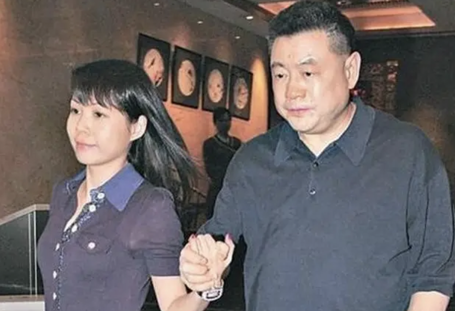 甘比|美不过李嘉欣，却坐拥千亿家产，一无所有的甘比，凭何笑到最后？