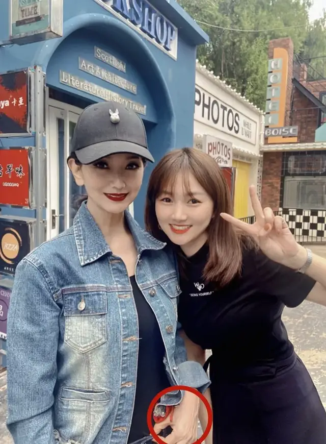 异物志|看脸18岁,看手40岁,娱乐圈里有多少被双手暴露真实状态的明星?