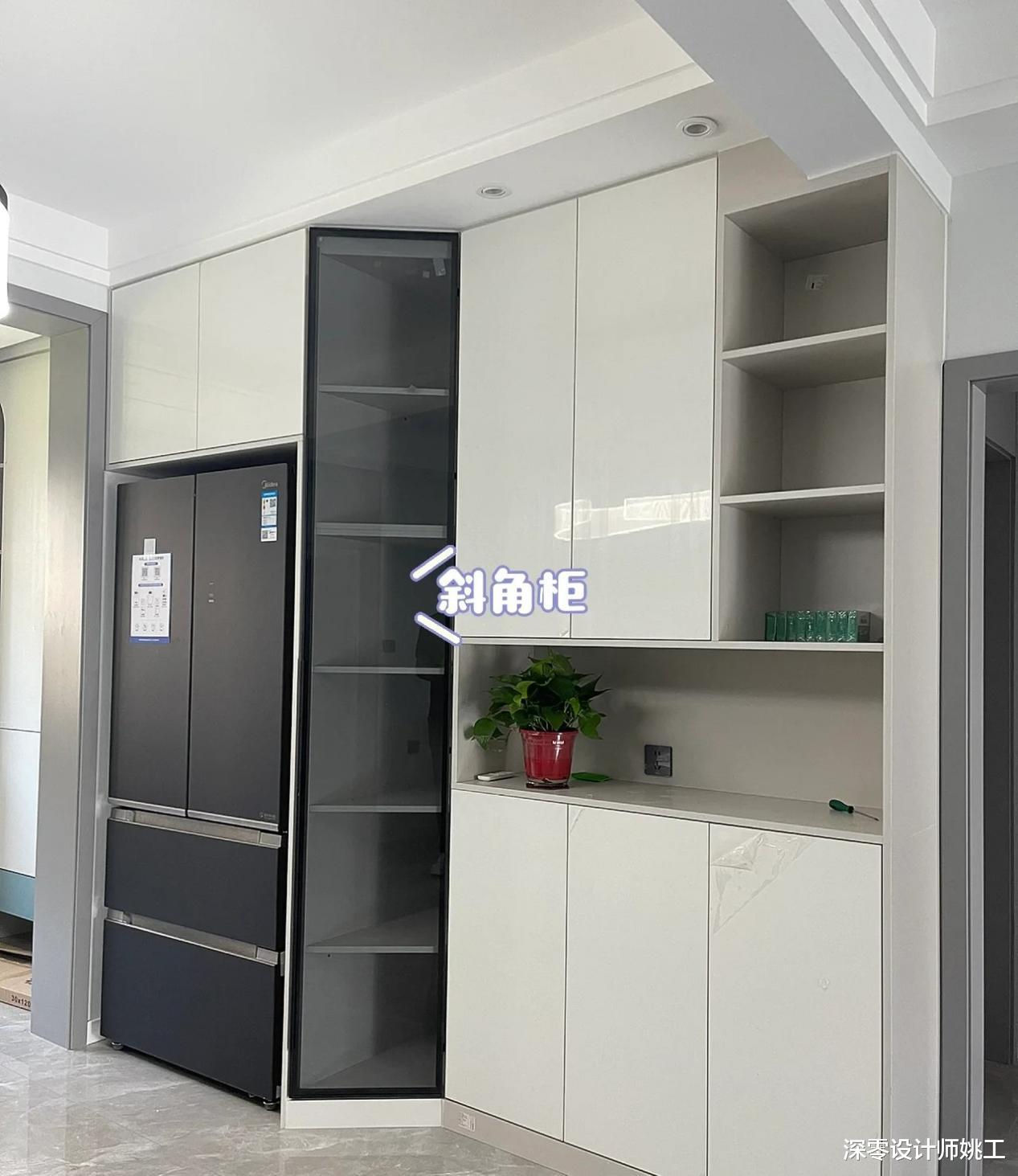 针对冰箱和旁边柜子宽厚不一,试用这3种办法解决,收纳能力真的强