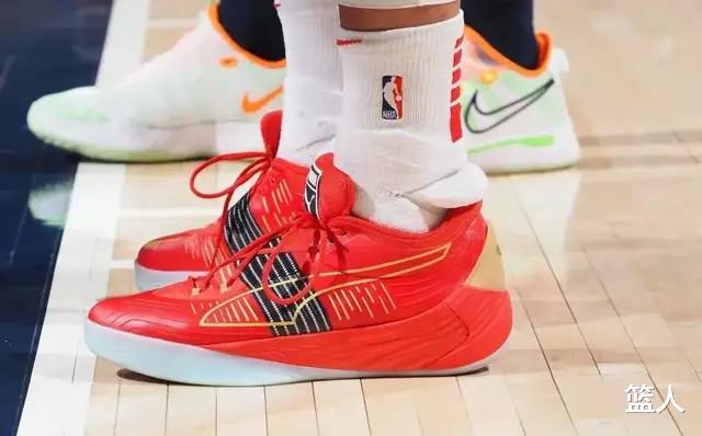 勒布朗·詹姆斯|NBA球员上脚：詹姆斯的全明星战靴，维金斯签名鞋实物曝光