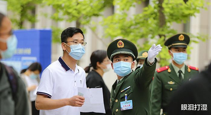 文职|军队文职面向社会公开招聘，涉及3大军种多岗位，学历放宽至专科